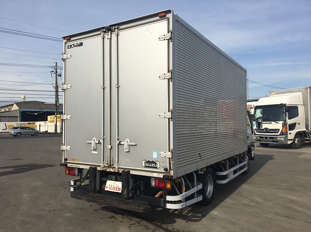 いすゞエルフアルミバン小型（2t・3t）[写真02]