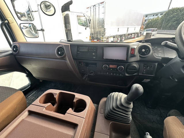 日野レンジャー冷凍車（冷蔵車）中型（4t）[写真11]