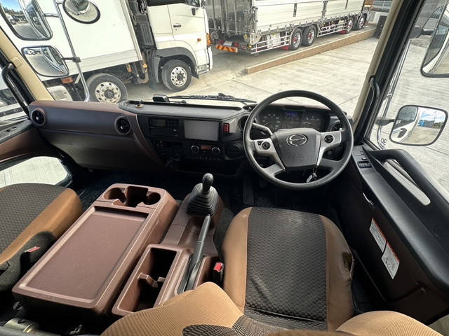 日野レンジャー冷凍車（冷蔵車）中型（4t）[写真14]