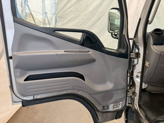 三菱ふそうキャンターダンプ小型（2t・3t）[写真28]