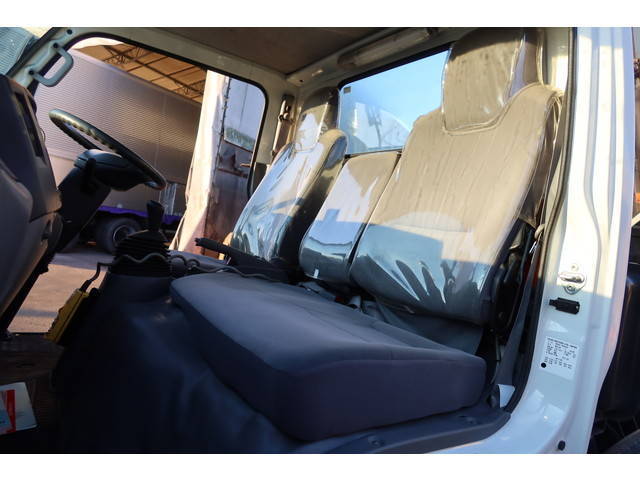 いすゞエルフコンテナ専用車小型（2t・3t）[写真32]