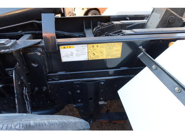 いすゞエルフコンテナ専用車小型（2t・3t）[写真09]