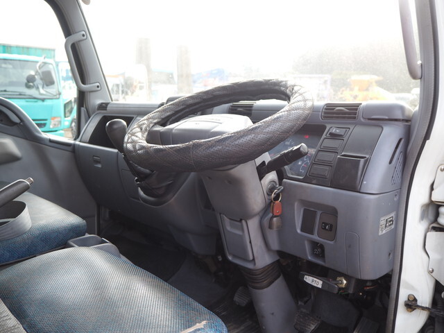 三菱ふそうキャンタークレーン4段小型（2t・3t）[写真34]