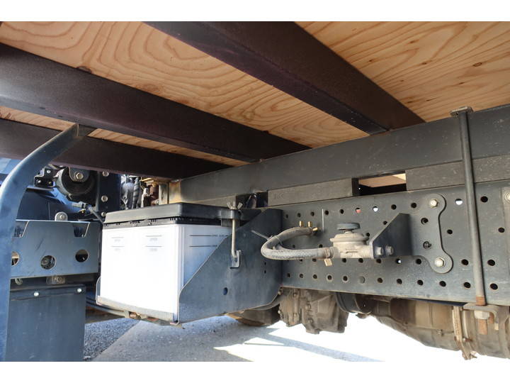 いすゞエルフ平ボディ小型（2t・3t）[写真15]