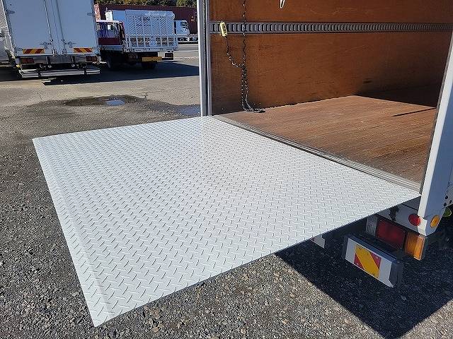 いすゞエルフパネルバン小型（2t・3t）[写真10]