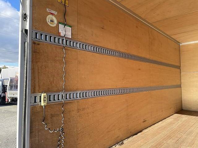 いすゞエルフパネルバン小型（2t・3t）[写真13]