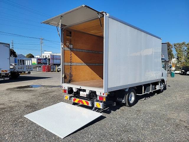 いすゞエルフパネルバン小型（2t・3t）[写真02]