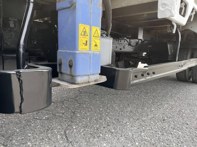 いすゞエルフセルフクレーン3段小型（2t・3t）[写真23]