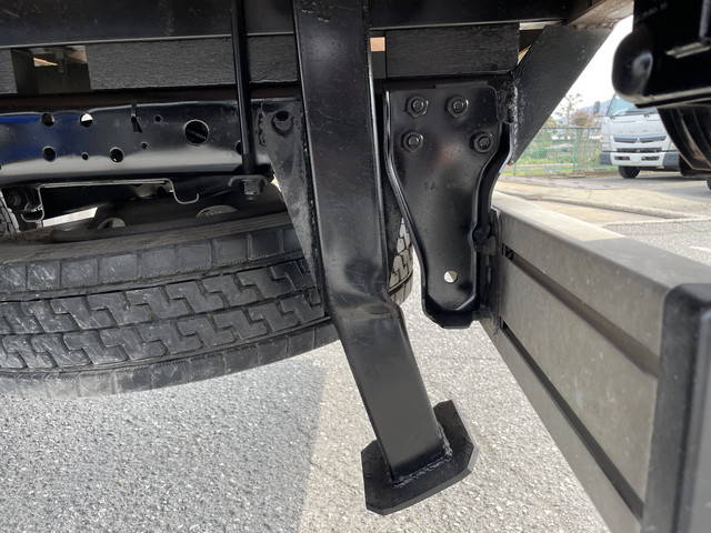 いすゞエルフセルフクレーン3段小型（2t・3t）[写真28]