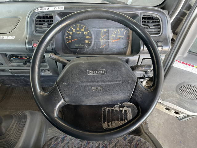 いすゞエルフセルフクレーン3段小型（2t・3t）[写真35]