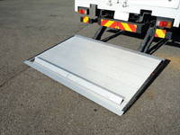 三菱ふそうファイターアルミウイング中型（4t）[写真13]