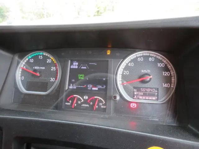 いすゞギガトレーラーヘッド（トラクターヘッド）大型（10t）[写真10]