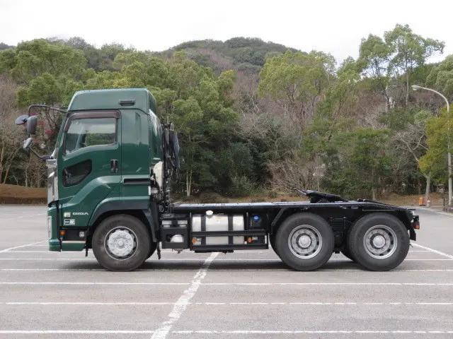 いすゞギガトレーラーヘッド（トラクターヘッド）大型（10t）[写真03]