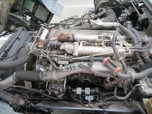 いすゞギガトレーラーヘッド（トラクターヘッド）大型（10t）[写真33]