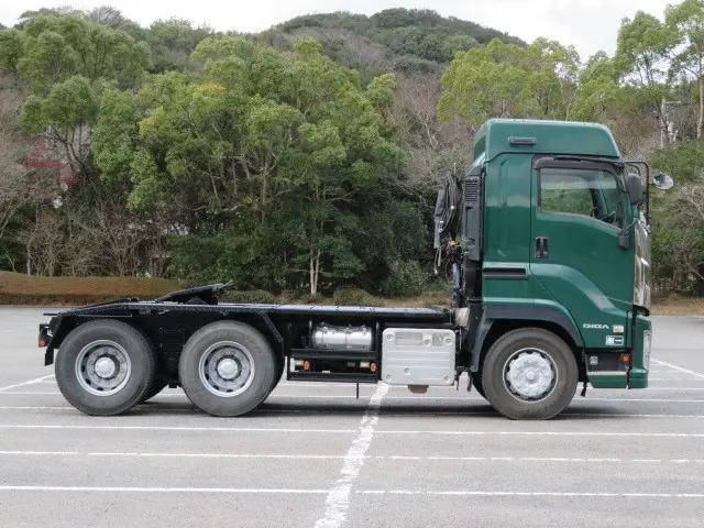 いすゞギガトレーラーヘッド（トラクターヘッド）大型（10t）[写真04]