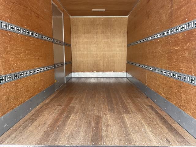 三菱ふそうキャンターアルミバン小型（2t・3t）[写真11]