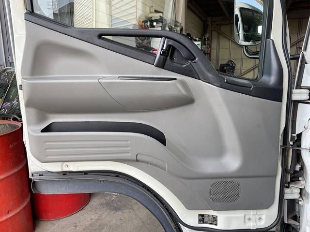 三菱ふそうキャンターアルミバン小型（2t・3t）[写真27]