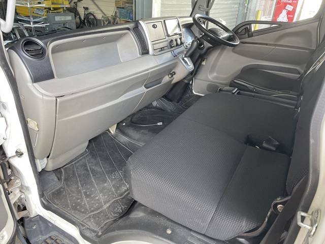 三菱ふそうキャンターアルミバン小型（2t・3t）[写真29]