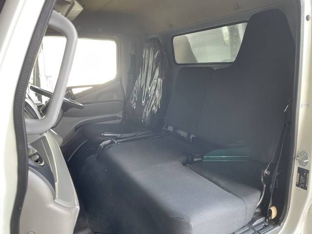 三菱ふそうキャンターアルミバン小型（2t・3t）[写真30]