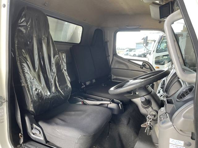 三菱ふそうキャンターアルミバン小型（2t・3t）[写真32]