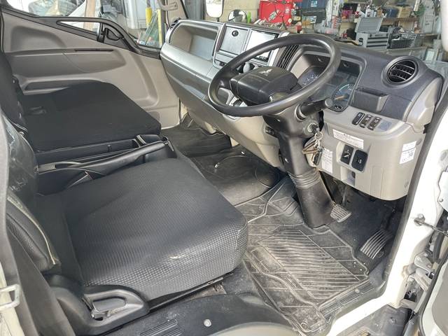 三菱ふそうキャンターアルミバン小型（2t・3t）[写真33]