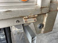 三菱ふそうキャンター平ボディ小型（2t・3t）[写真16]