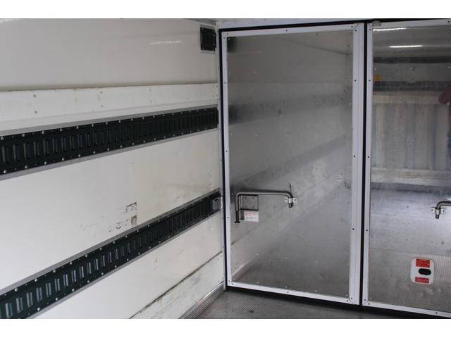 いすゞエルフ冷凍車（冷蔵車）小型（2t・3t）[写真22]