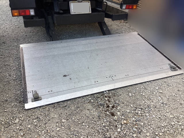 三菱ふそうキャンターアルミバン小型（2t・3t）[写真13]