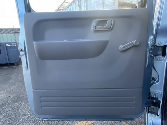 三菱ふそうキャンターアルミバン小型（2t・3t）[写真26]