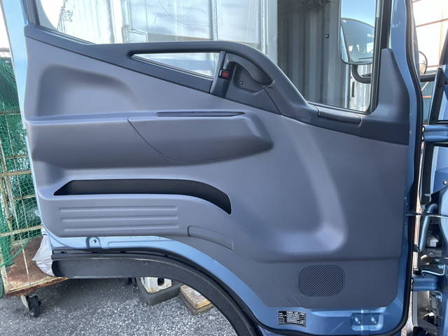 三菱ふそうキャンターアルミバン小型（2t・3t）[写真30]