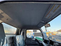 三菱ふそうキャンターアルミバン小型（2t・3t）[写真31]