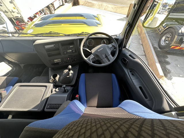 いすゞギガ冷蔵冷凍ウイング大型（10t）[写真13]