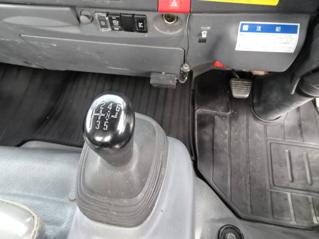 いすゞエルフクレーン3段小型（2t・3t）[写真35]