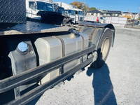 UDトラックスクオントレーラーヘッド（トラクターヘッド）大型（10t）[写真16]