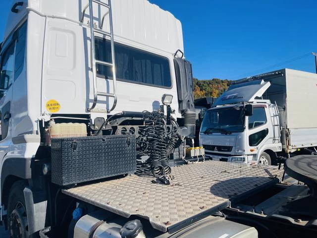 UDトラックスクオントレーラーヘッド（トラクターヘッド）大型（10t）[写真20]
