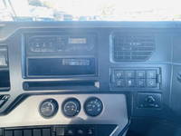 UDトラックスクオントレーラーヘッド（トラクターヘッド）大型（10t）[写真27]