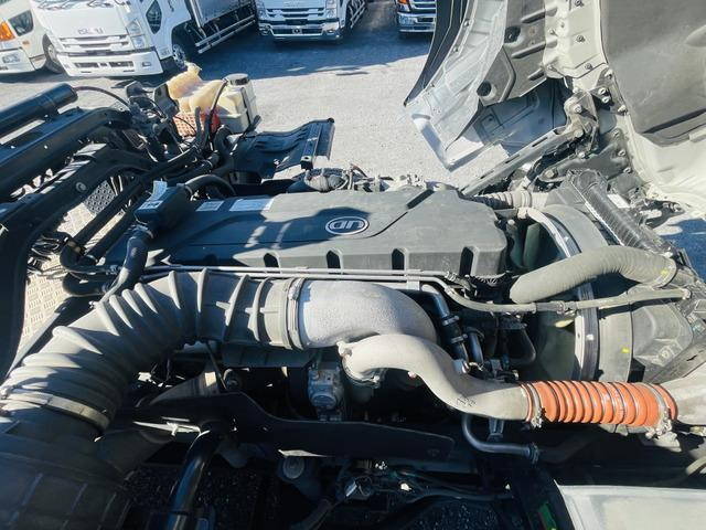 UDトラックスクオントレーラーヘッド（トラクターヘッド）大型（10t）[写真07]