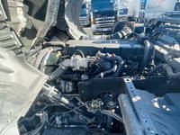 UDトラックスクオントレーラーヘッド（トラクターヘッド）大型（10t）[写真08]