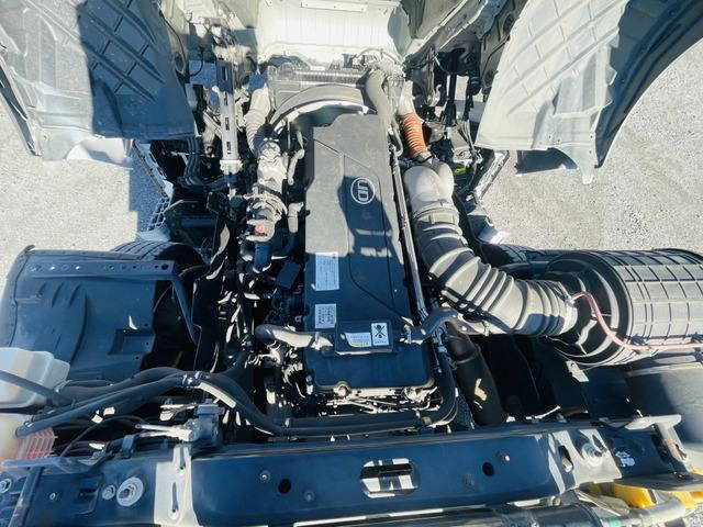 UDトラックスクオントレーラーヘッド（トラクターヘッド）大型（10t）[写真09]