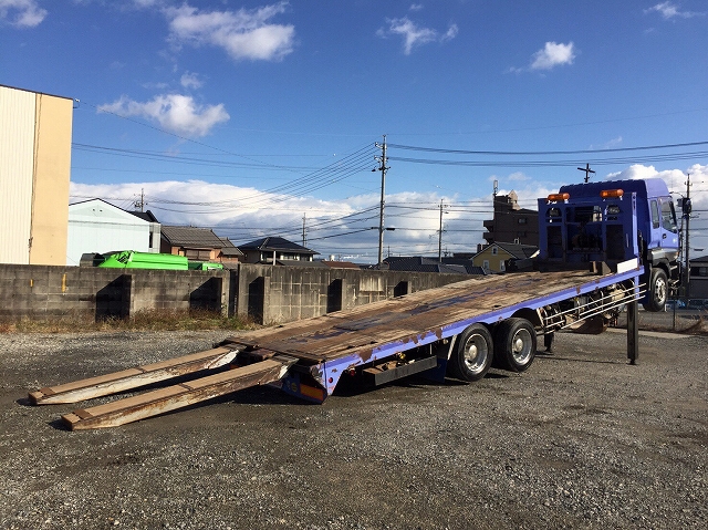 いすゞギガセルフローダー大型（10t）[写真02]