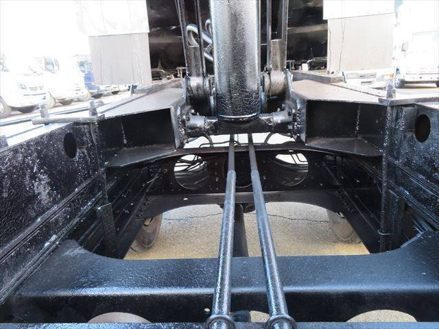 UDトラックスコンドルダンプ・クレーン付増トン（6t・8t）[写真32]