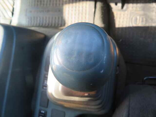 UDトラックスコンドルダンプ・クレーン付増トン（6t・8t）[写真33]