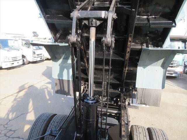 UDトラックスコンドルダンプ・クレーン付増トン（6t・8t）[写真34]