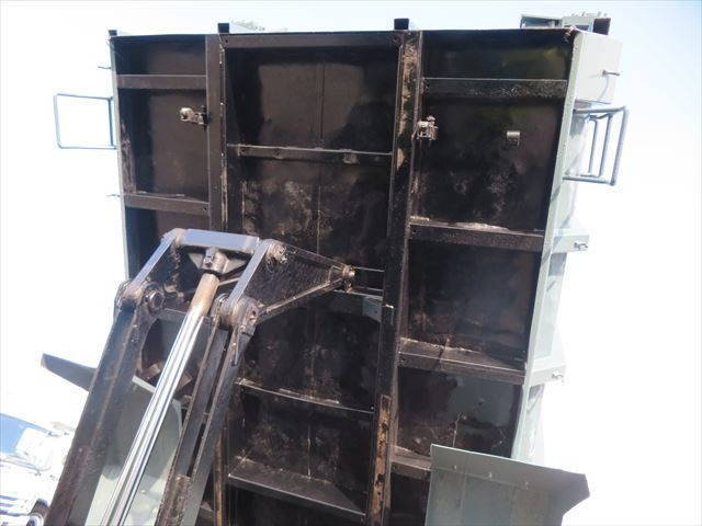 UDトラックスコンドルダンプ・クレーン付増トン（6t・8t）[写真35]