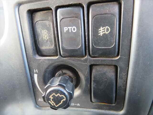 UDトラックスコンドルダンプ・クレーン付増トン（6t・8t）[写真35]