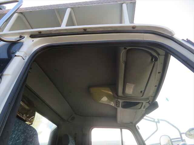 UDトラックスコンドルダンプ・クレーン付増トン（6t・8t）[写真39]