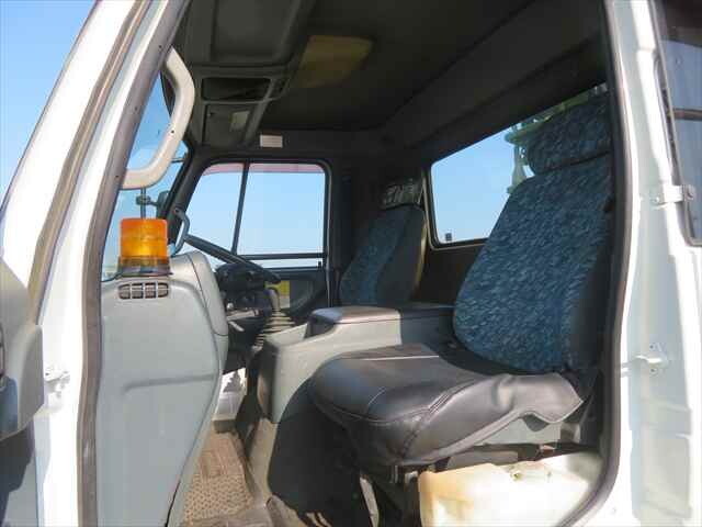 UDトラックスコンドルダンプ・クレーン付増トン（6t・8t）[写真40]