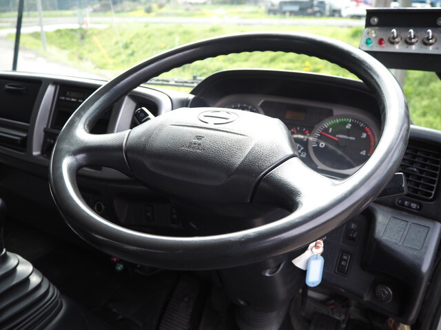 日野レンジャーパッカー車（塵芥車）中型（4t）[写真36]