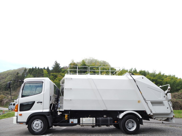 日野レンジャーパッカー車（塵芥車）中型（4t）[写真04]