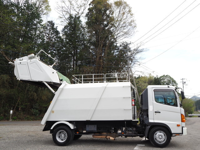 日野レンジャーパッカー車（塵芥車）中型（4t）[写真05]